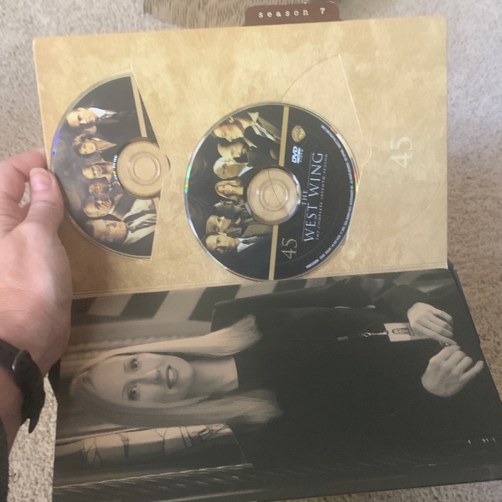 The West Wing Complete Series Box Set - Picture 6 of 7